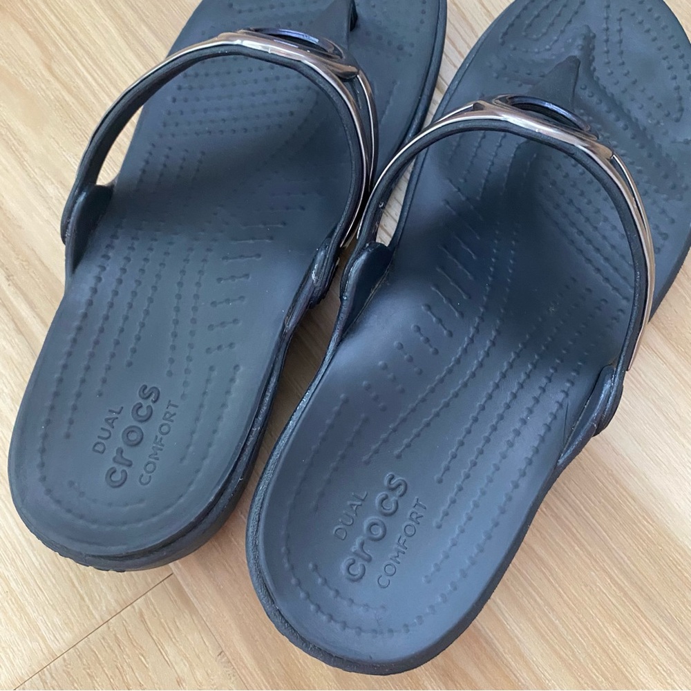 CROCS DUAL COMFORT THONG WEDGES - Picture 7 of 9